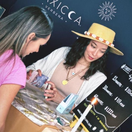 TAROT CON MANO DE LUNA
